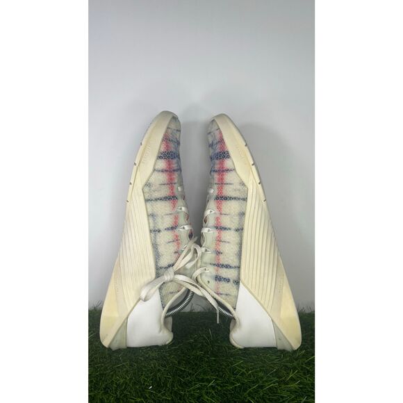 Athletic_Shoes